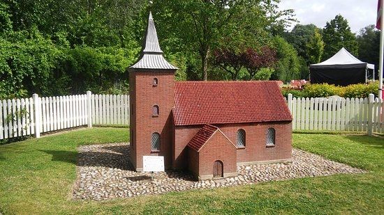 Sct. Nicolai Kirke Minibyens første bygning